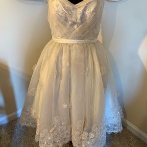 Step back with a bit of vintage with elegance